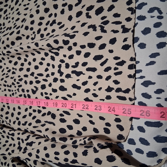 Vince Camuto Tan and Black Blouse - Picture 3 of 5